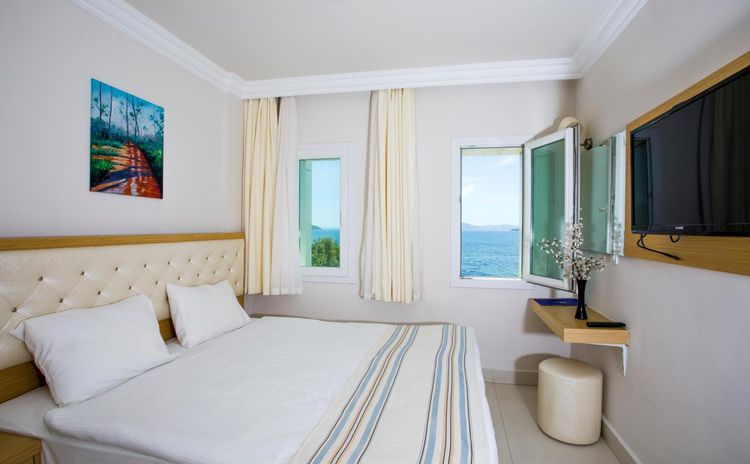 STANDARD ROOM LAND VIEW